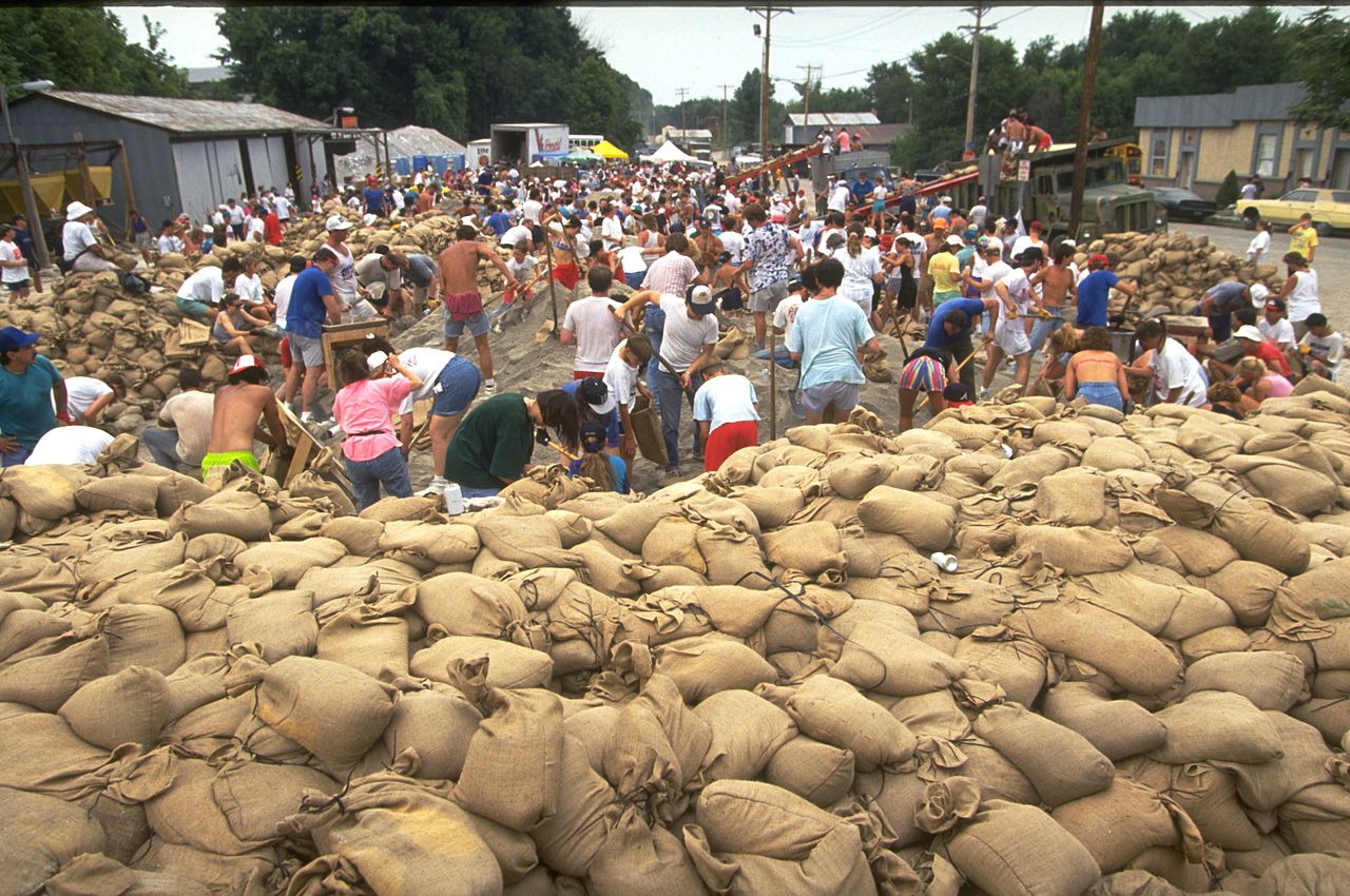 Residents and volunteers work to fill sandbags during the Mississippi and Missouri river floods of 1993.
