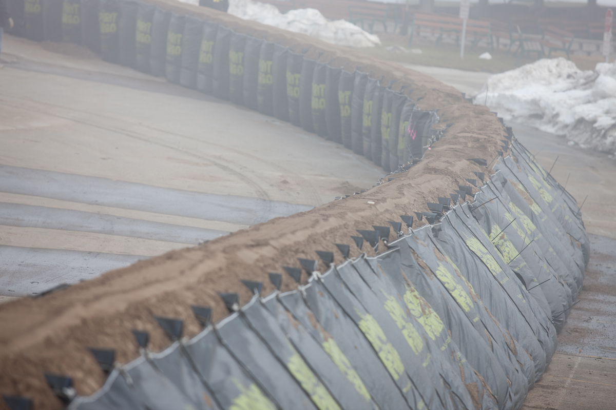 TrapBag® cellular containment barrier system in Fargo, North Dakota (USA), installed in 2011 for flood control.