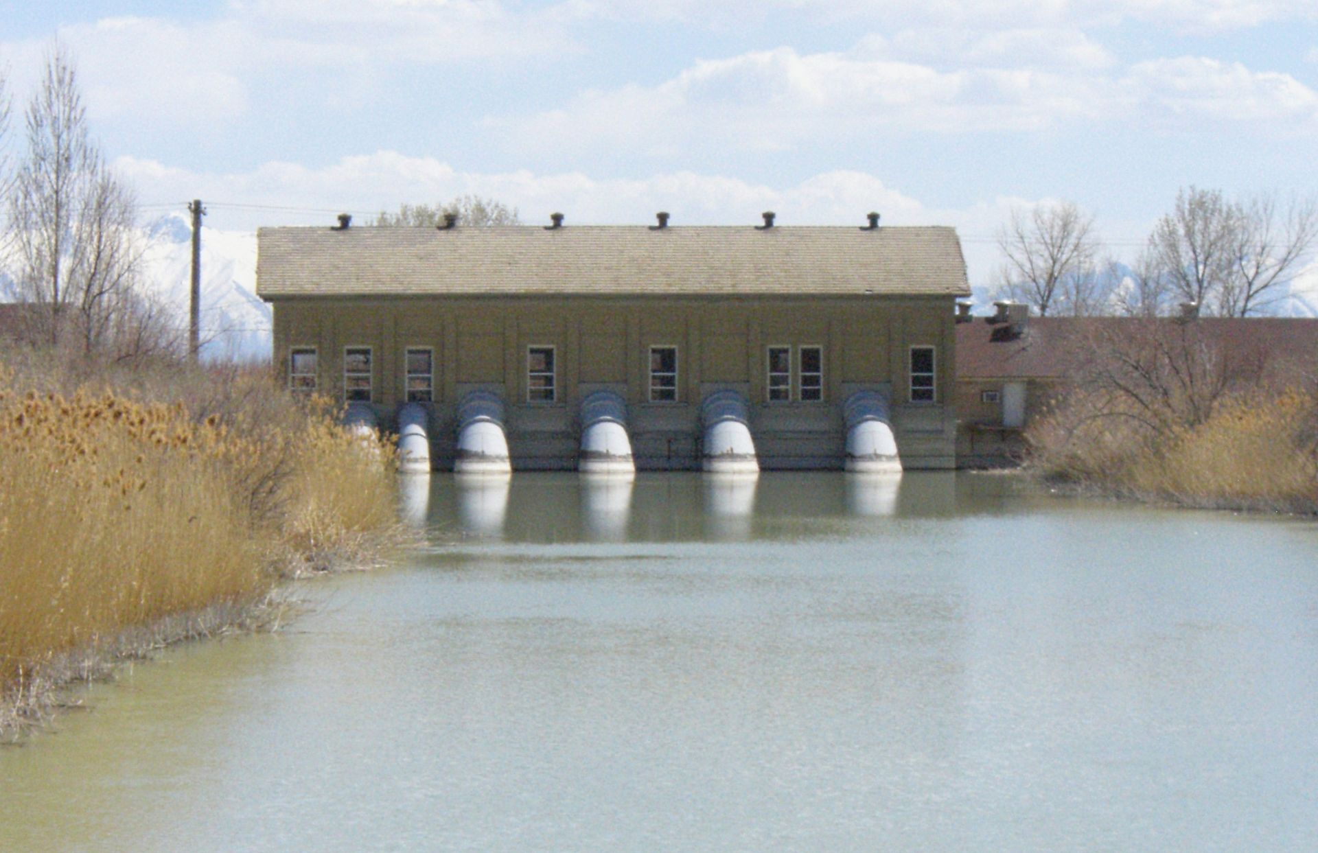 Jordan River pumping station at Utah Lake