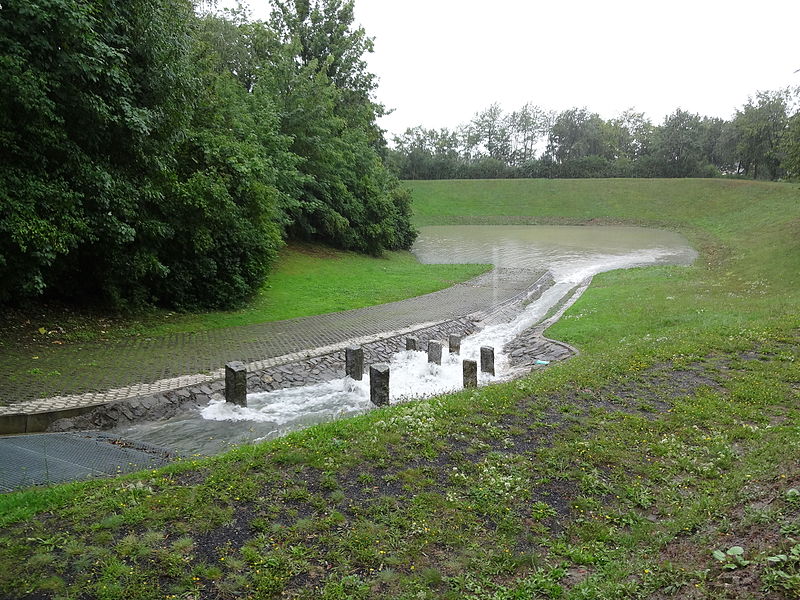 The detention basin at Sandersbeek road in Göttingen–Geismar, seen from its northeast corner during a heavy rain event on August 17 2015.
