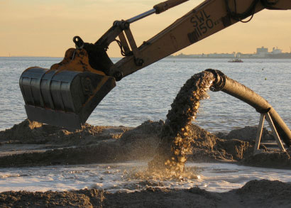 Hydraulic filling by mechanical dredging